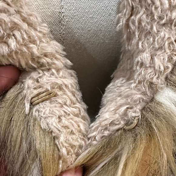 Faux Fur Trimmed Tan Vest - Picture 9 of 16